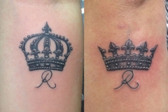 inferno-tattoo-barcelona-ilustracion-marcelo-entattoo-pequeño-brazo-corona-rey-reina