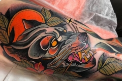 inferno-tattoo-barcelona-neotradicional-raul-leone-mediano-brazo-lobo