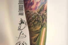 inferno-tattoo-barcelona-realismo-color-joel-federico-bieber-grande-brazo-antebrazo-yoda