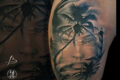 inferno-tattoo-barcelona-realismo-negro-gris-christian-kurt-bieber-grande-brazo-paisaje-palmeras