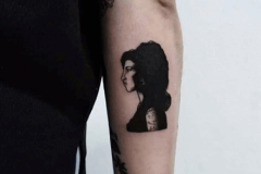 amy-blackhouse-ilustracion-black-work-pequeño-tattoo-alba-galban