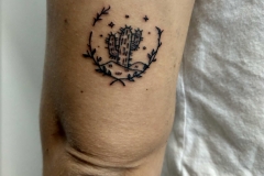 blackwork-alba-blacktattoo-pequeño-brazo-cactus
