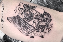 maquina-escribir-tattoo-blackwork-alex-baens