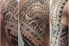 inferno-tattoo-barcelona-joel-federico-bieber-manga-polinesia-grande-hombro-espalda