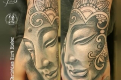 inferno-tattoo-barcelona-rostro-indhu-mano-mandala-negro-gris-christian-kurt