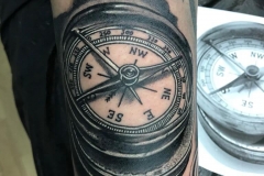 inferno-tattoo-barcelona-raul-leone-brujula-768x1024