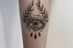 ojo-ilustracion-black-work-pequeño-tattoo-alba-galban