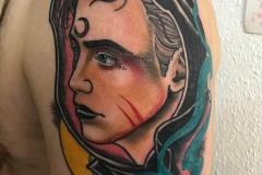 inferno-tattoo-barcelona-neotradi-alex-baens-mediano-brazo-retrato