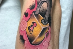 inferno-tattoo-barcelona-neotradi-alex-baens-mediano-brazo