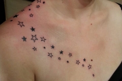 inferno-tattoo-barcelona-neotradicional-estrellas-cuello-christian-kurt