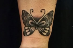 inferno-tattoo-barcelona-old-school-fernando-morano-mediano-mariposa-negro-