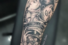 realismo-japones-negro-y-gris-joel-federico-bieber-grande-brazo-antebrazo-geisha-flor-cerezo-katana-jpg-1
