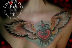inferno-tattoo-barcelona-pecho-lateral-joel-federico-corazon-alas-1024x768