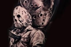 annie-blesok-realismo-negro-y-gris-grande-brazo-antebrazo-martes-13-jason-jpg