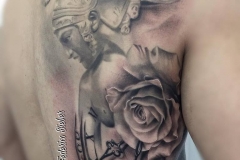 inferno-tattoo-barcelona-joel-federico-bieber-guerrero-negro-grande-espalda