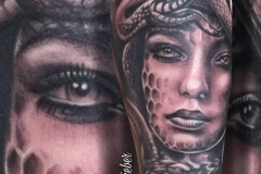 inferno-tattoo-barcelona-joel-federico-bieber-ojos-serpiente