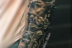 inferno-tattoo-barcelona-joel-federico-clasico-grecia-roma-escultura-columnas-negro-gris