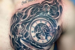 inferno-tattoo-barcelona-pecho-lateral-joel-federico-reloj-maquinaria