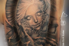 inferno-tattoo-barcelona-realismo-negro-y-gris-christian-kurt-bieber-grande-brazo-retrato-1