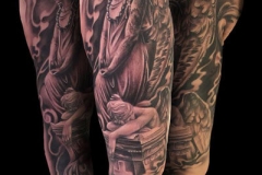 inferno-tattoo-barcelona-realismo-negro-y-gris-joel-federico-bieber-grande-brazo-angeles