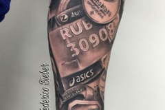 inferno-tattoo-barcelona-realismo-negro-y-gris-joel-federico-bieber-grande-brazo-antebrazo-running-recuerdo