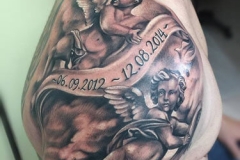 inferno-tattoo-barcelona-realismo-negro-y-gris-joel-federico-bieber-grande-hombro-angeles