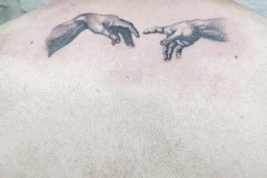 microrealismo-manos-tatuaje-alba-galban-inferno-tattoo-barcelona