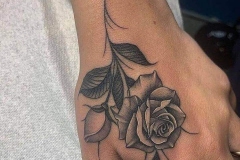 microrealismo-rosa-tatuaje-alba-galban-inferno-tattoo-barcelona
