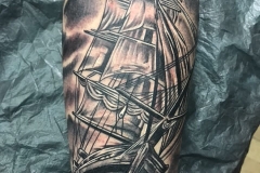 raul-leone-inferno-tattoo-barcelona-tatuaje-barco