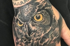 raul-leone-inferno-tattoo-barcelona-tatuaje-buho-768x1024