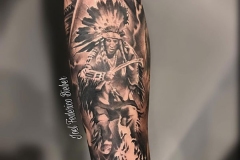 realismo-negro-y-gris-joel-federico-bieber-grande-brazo-antebrazo-hoguera-indio-bailando-jpg-1