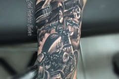 realismo-negro-y-gris-joel-federico-bieber-grande-brazo-biceps-moto-coche-jpg-1