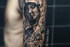 realismo-negro-y-gris-joel-federico-bieber-grande-brazo-retrato-virgen-religion-JPG-1