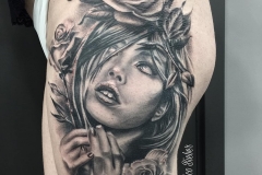 realismo-negro-y-gris-joel-federico-bieber-grande-pierna-muslo-retrato-mujer-rosas-jpg