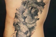 tatuaje-realismo-christian-kurt-bieber-familia-leones-inferno-tattoo-barcelona