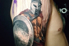 tatuaje-realismo-christian-kurt-bieber-soldado-griego-inferno-tattoo-barcelona