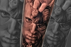 tatuaje-slim-shady-eminem-realismo-annie-blesok-inferno-tattoo-barcelona-1