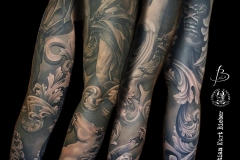inferno-tattoo-barcelona-christian-kurt-bieber-fontana-di-trevi-realismo-black-and-grey-brazo
