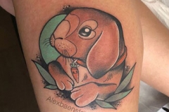 inferno-tattoo-barcelona-neotradicional-alex-baens-mediano-pierna-conejo