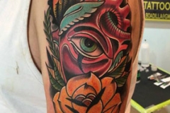 inferno-tattoo-barcelona-neotradicional-raul-leone-grande-brazo-ojo