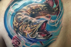 inferno-tattoo-barcelona-realismo-color-joel-federico-bieber-grande-espalda-pez-lucio