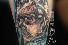 inferno-tattoo-barcelona-realismo-color-joel-federico-bieber-grande-pierna-muslo-lobo-con-bosque
