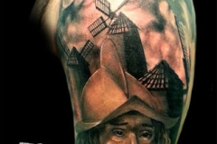 inferno-tattoo-barcelona-realismo-negro-y-gris-christian-kurt-bieber-grande-brazo-retrato-quijote-y-molino
