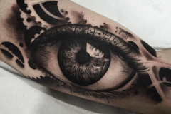 ojo-tattoo-negro-gris-hector-mateos-inferno-tattoo-barcelona