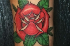 neotradicional-marcelo-entattoo-rosa-brazo-1
