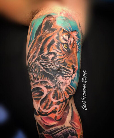 Realismo color, Joel Federico Bieber. Tatuaje grande en brazo de tigre, cover.