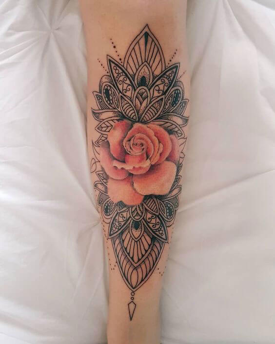 Tatuaje de rosas en brazo 