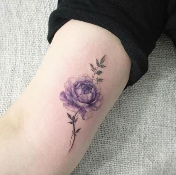 Tatuaje de rosas violeta