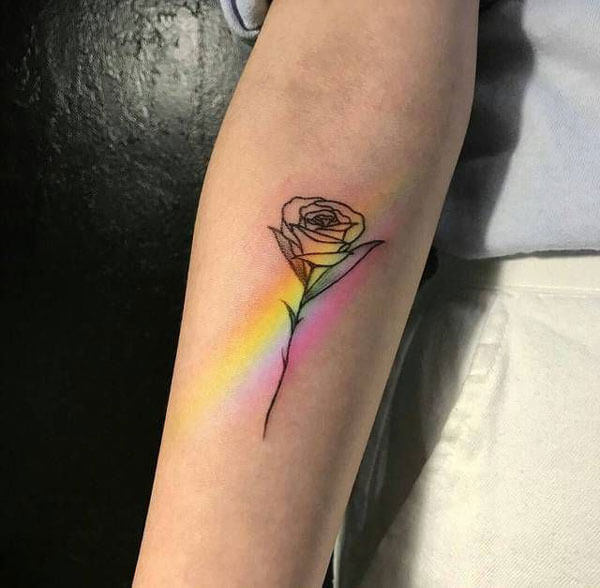 Tatuaje de rosas en brazo