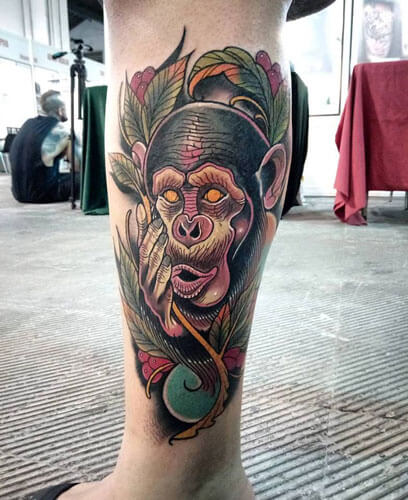 inferno-tattoo-barcelona-neotradicional-raul-leone-grande-pierna-gemelo-mono